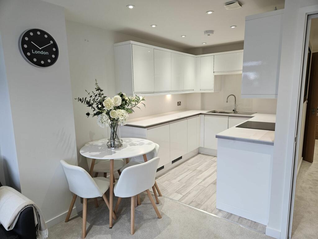 Kitchen/Dining Area