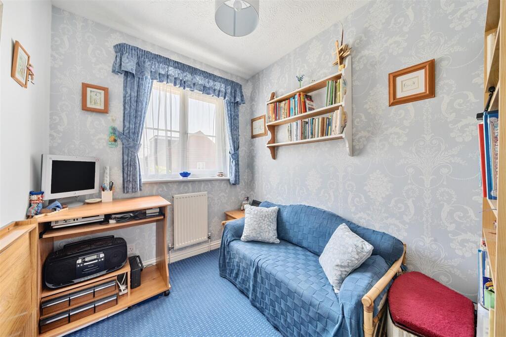 Manor Way - Bed 3.jpg