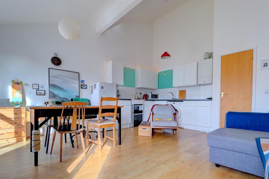 Living Kitchen .2.jpg