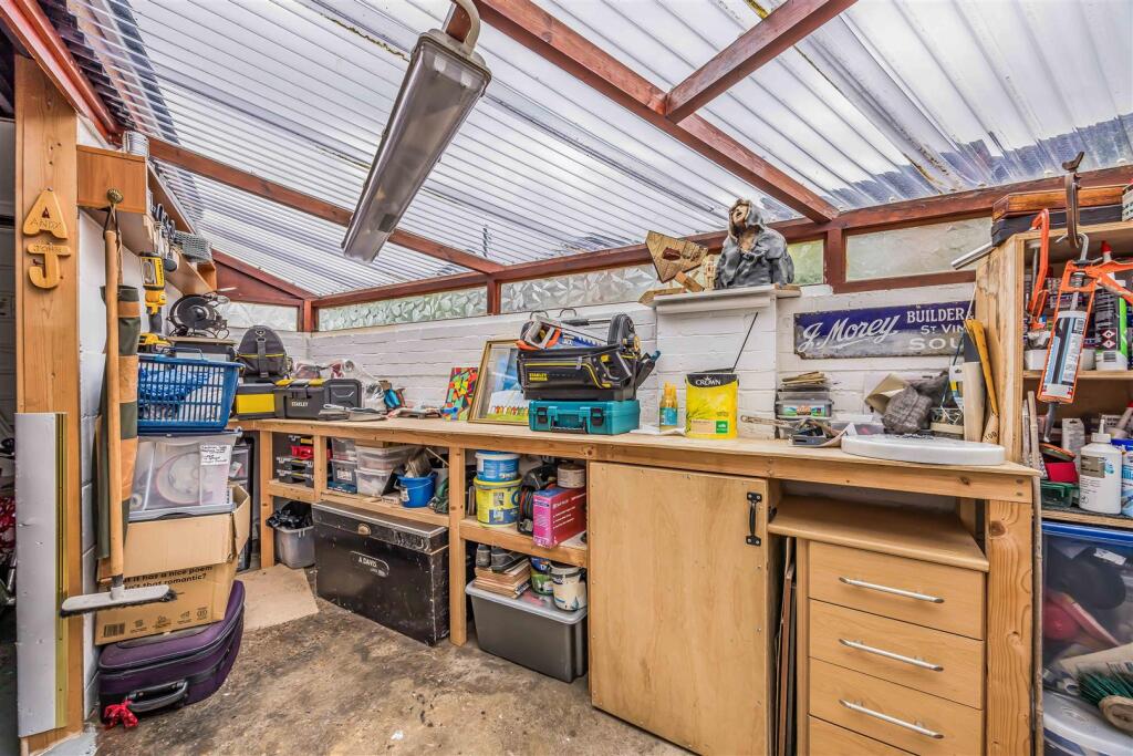 2A Wesley Grove, Copnor-Small-PorticoMarketing-Sol