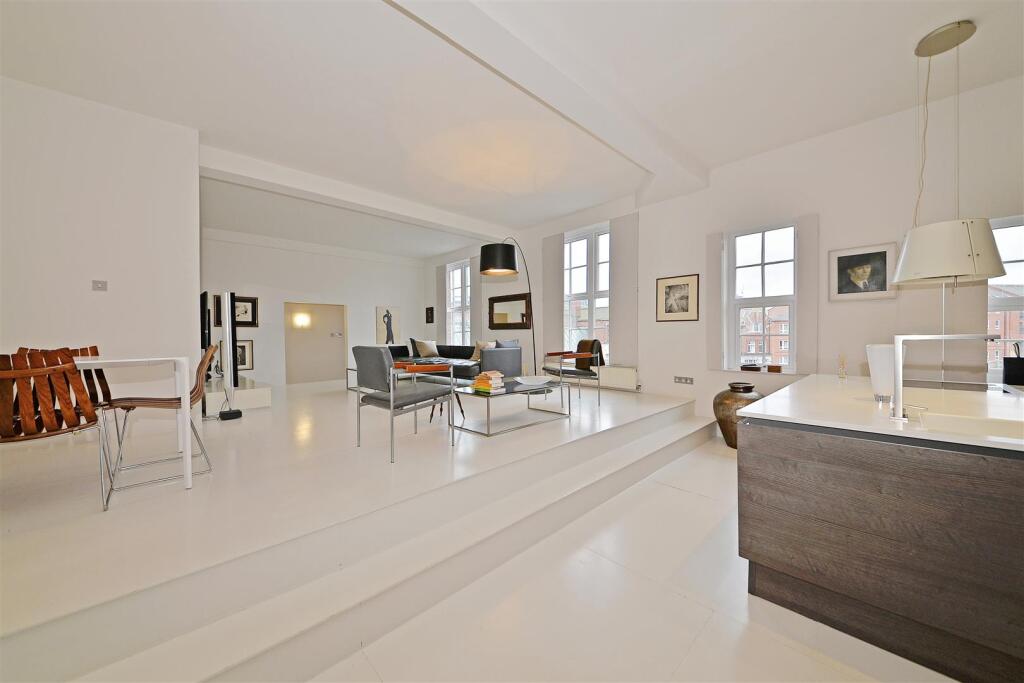 Apt 1 3-4 James Street - kitliv1.jpg