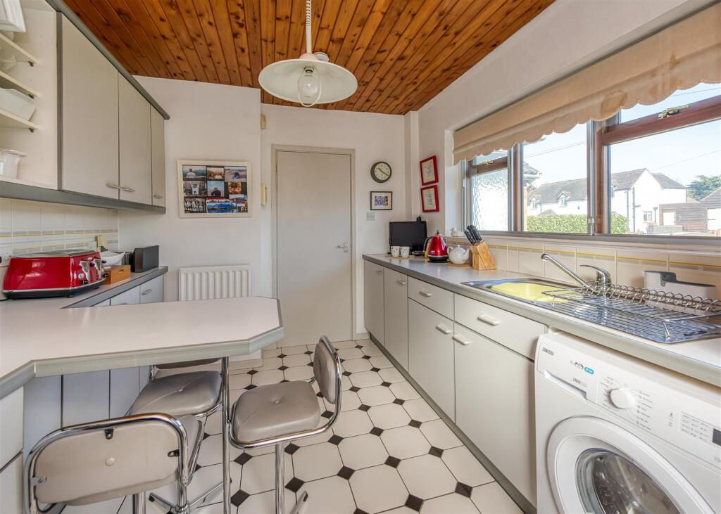 71 Bratch Lane-Kitchen.jpg