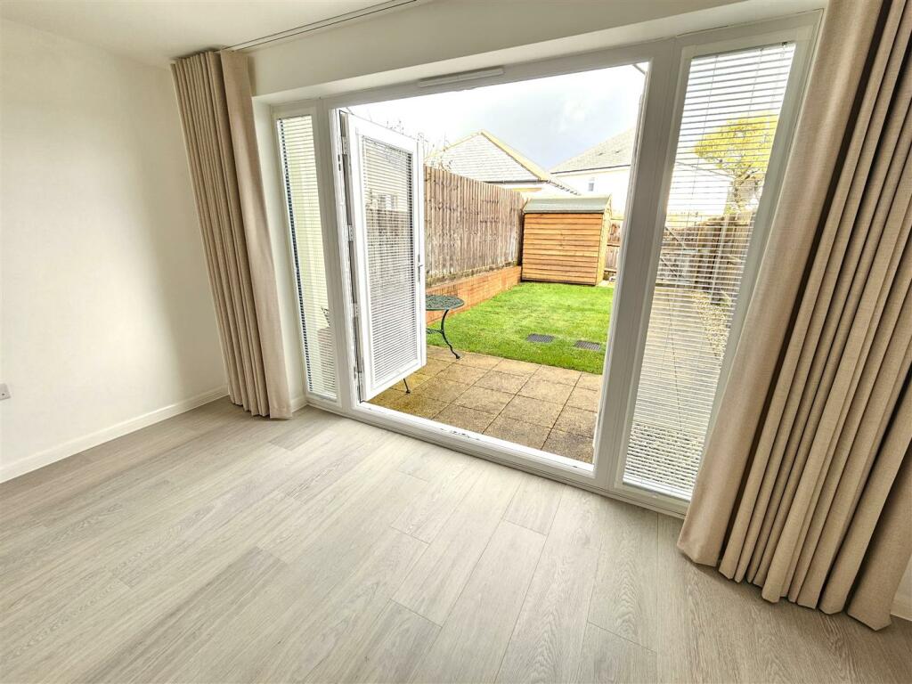 Patio doors to rear.jpg
