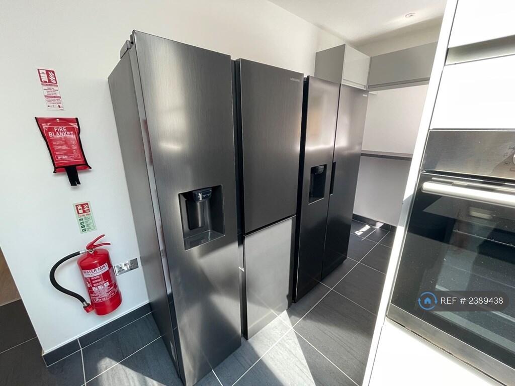 Large Modern Kitchen