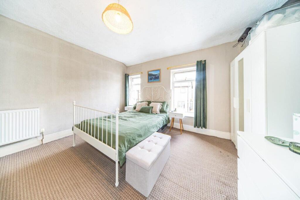 35 Cross Street bedroom 1 2.jpg