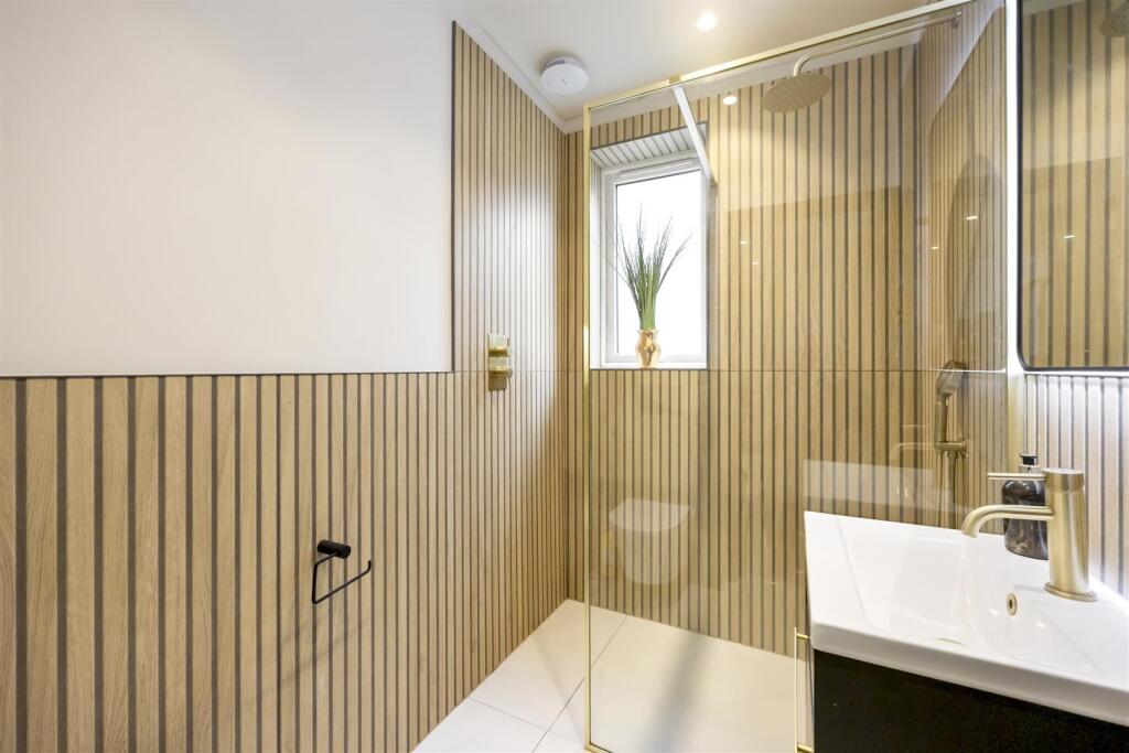 Ground Floor Shower Room/WC