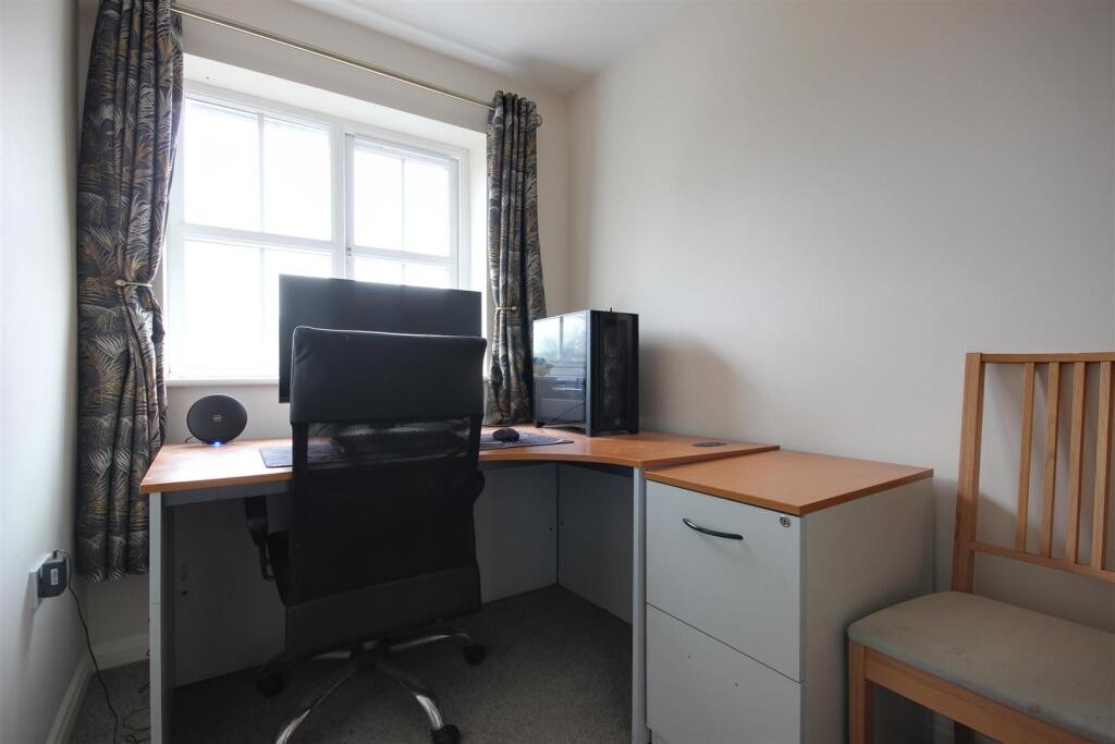 BEDROOM 3 (REAR)