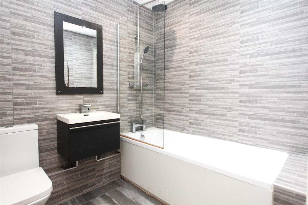 Bathroom.JPG