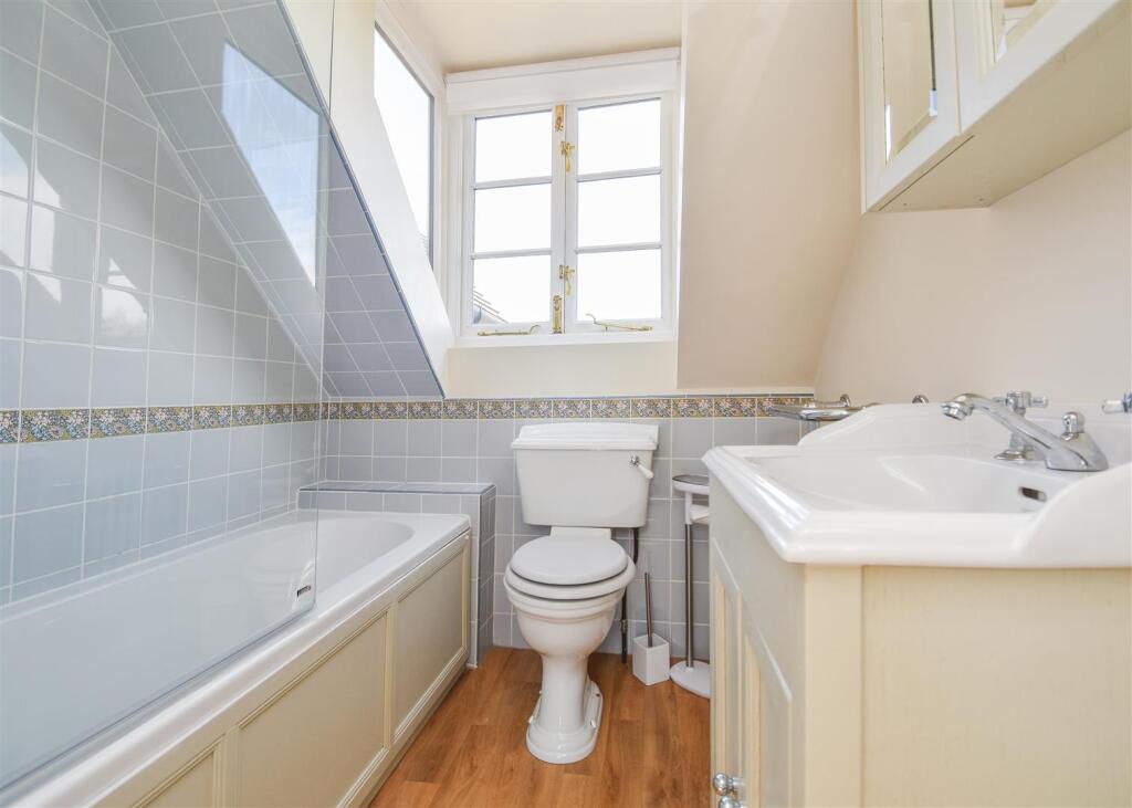 Annexe 22a Stockwell - Bathroom.jpg