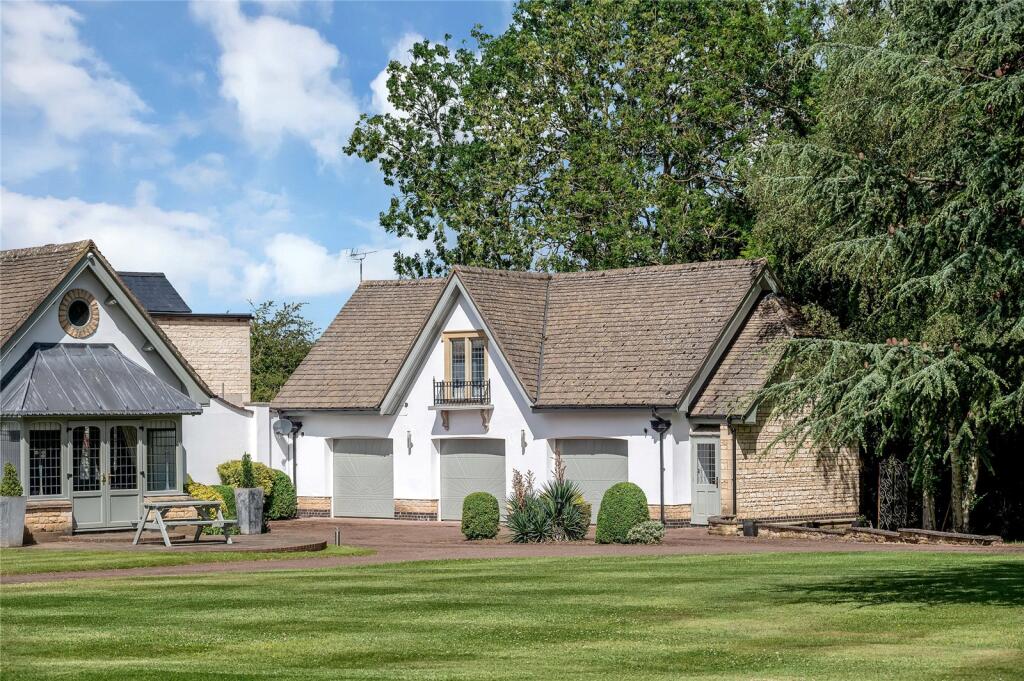 Garage &amp; Annexe
