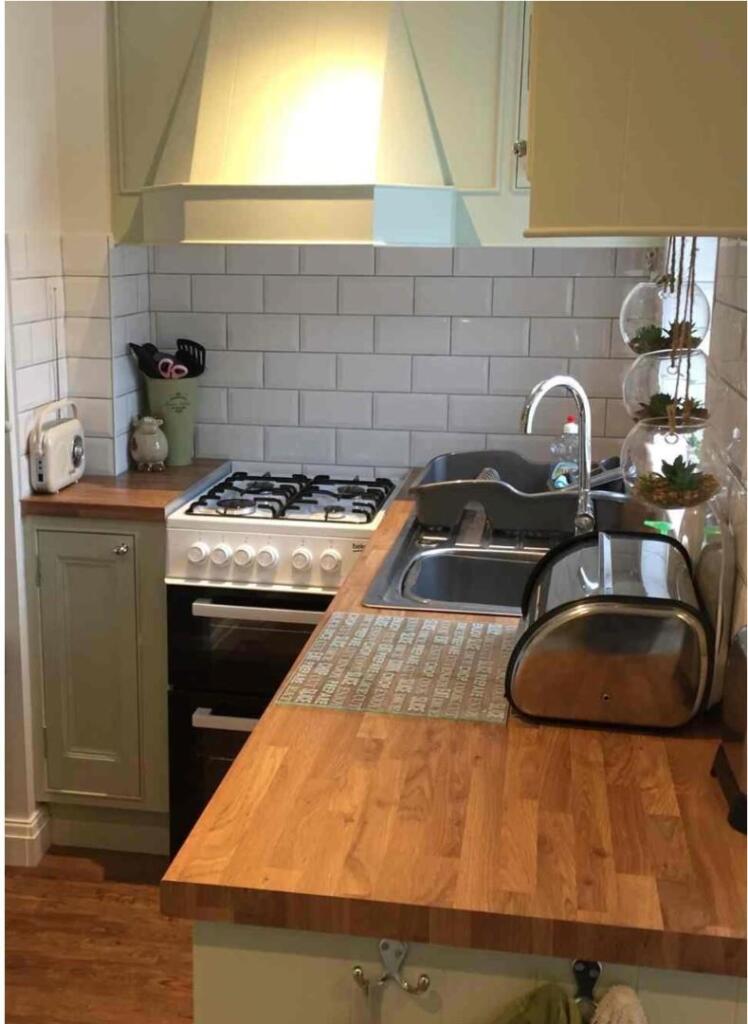 Kitchen2.jpg