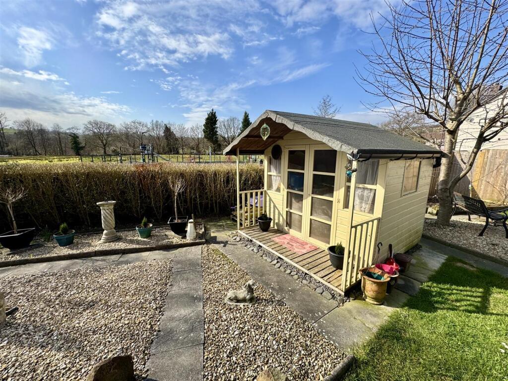 SUMMER HOUSE
