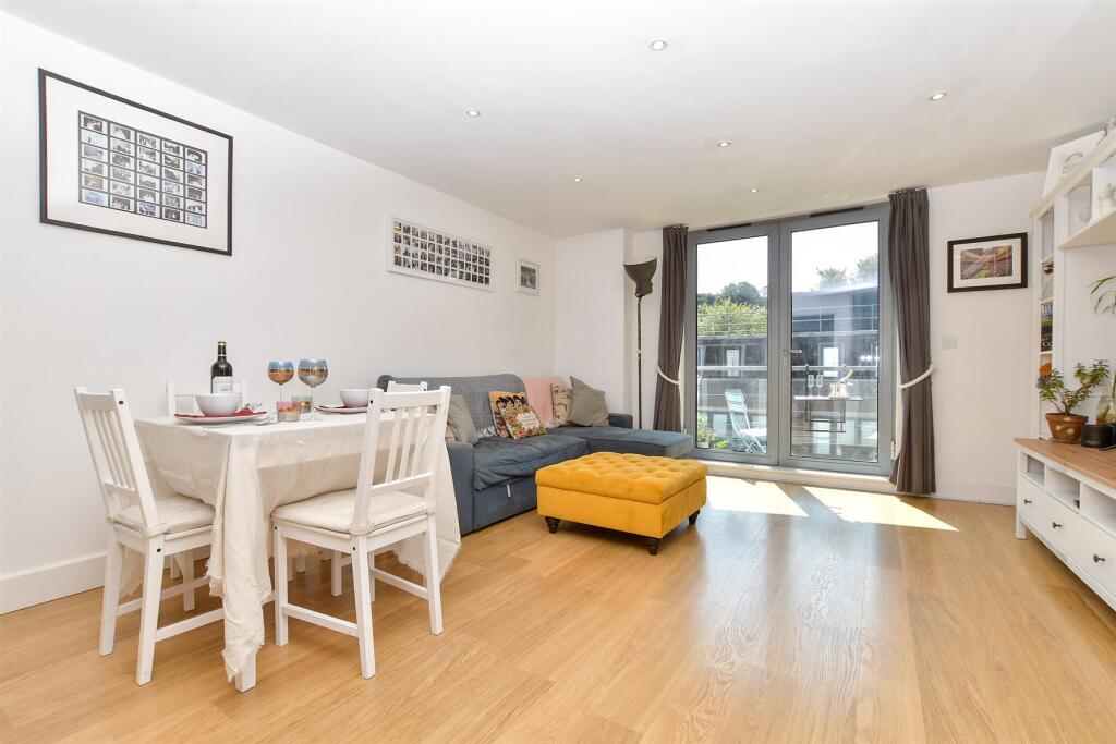 Kitchen / Living Room