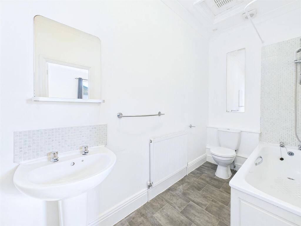 7 - 4 Bedroom End Terrace House.jpg