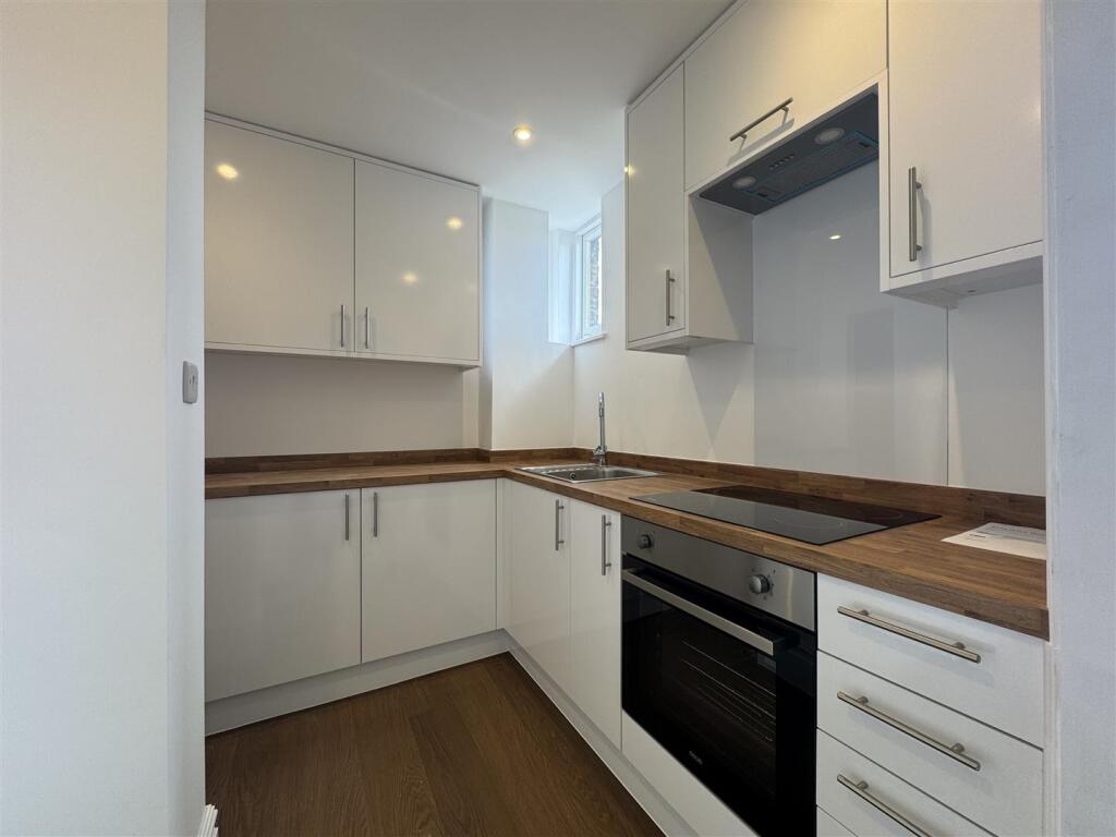 Kitchen 1.jpg