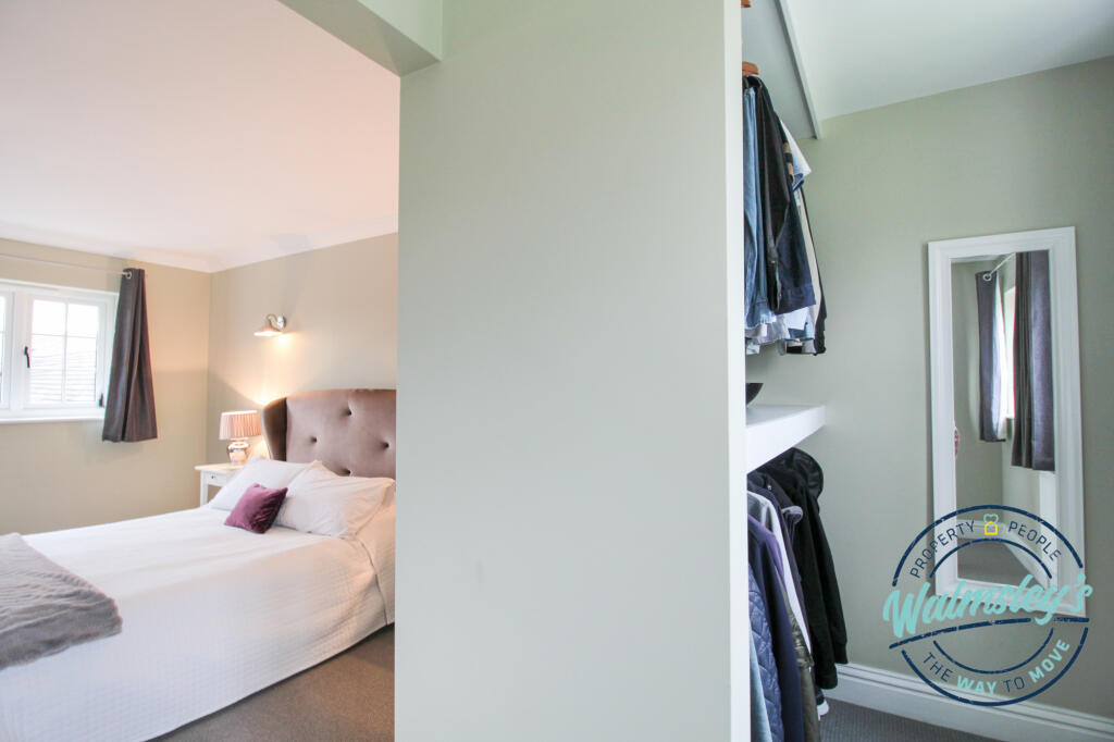 Dressing room to main bedroom