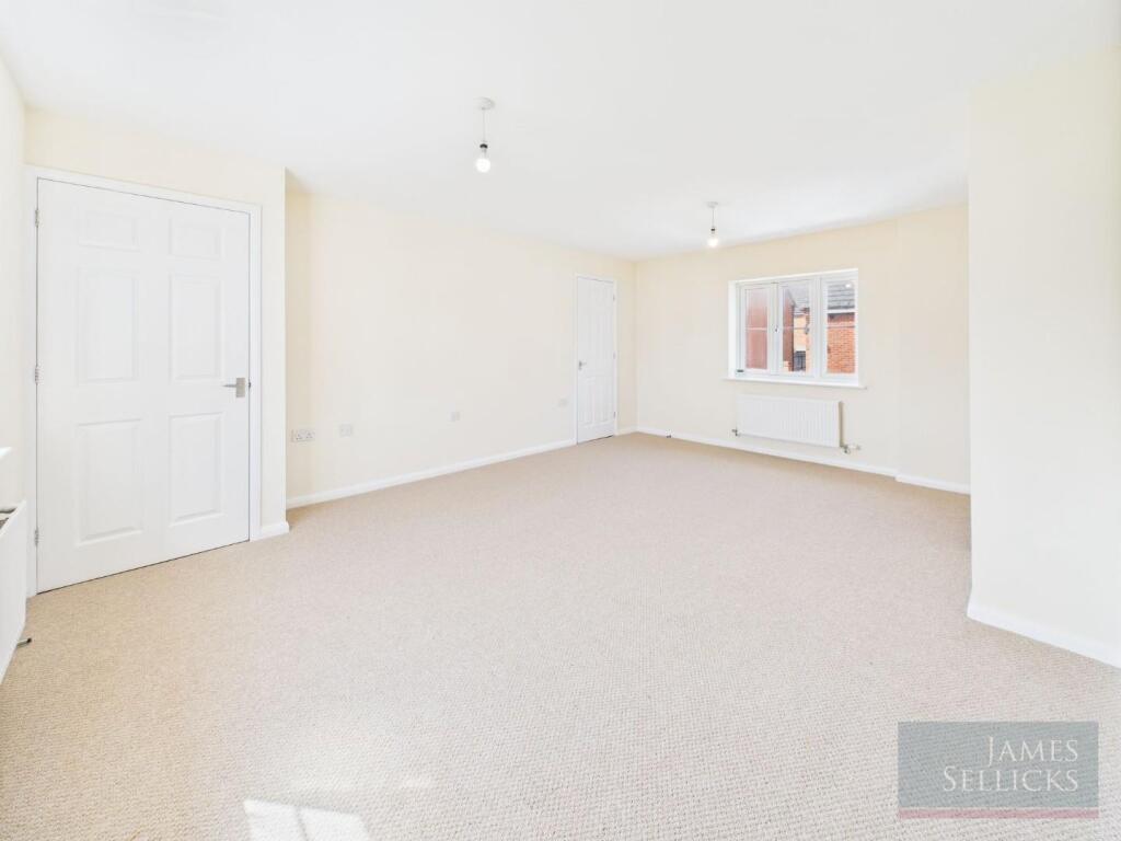 Sitting/dining room