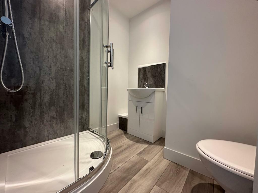 7B 2023 Ensuite 2.jpg