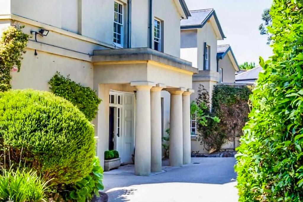 Driveway view with pillared entrance