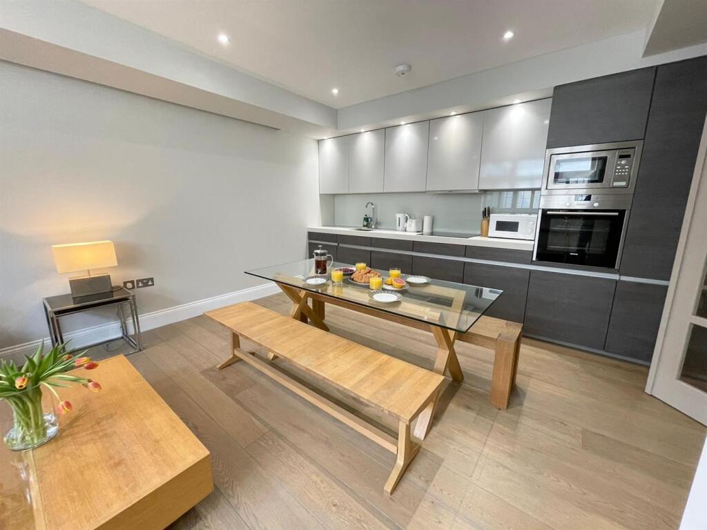 Kitchen 2.jpg