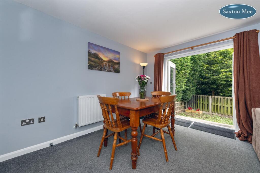 dining room 9753.jpg
