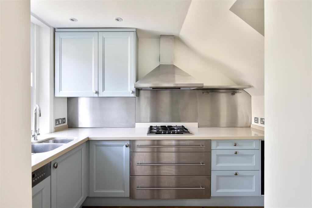 Agent &amp; Homes-29 Marloes Road-6_Hi.jpg