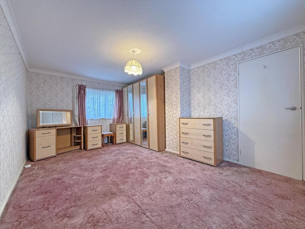 Clittaford Road 122 - Bed 1.jpg