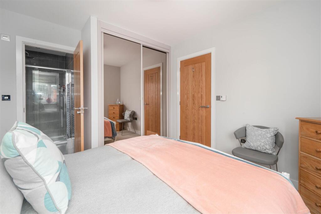 Bedroom2-3.jpg
