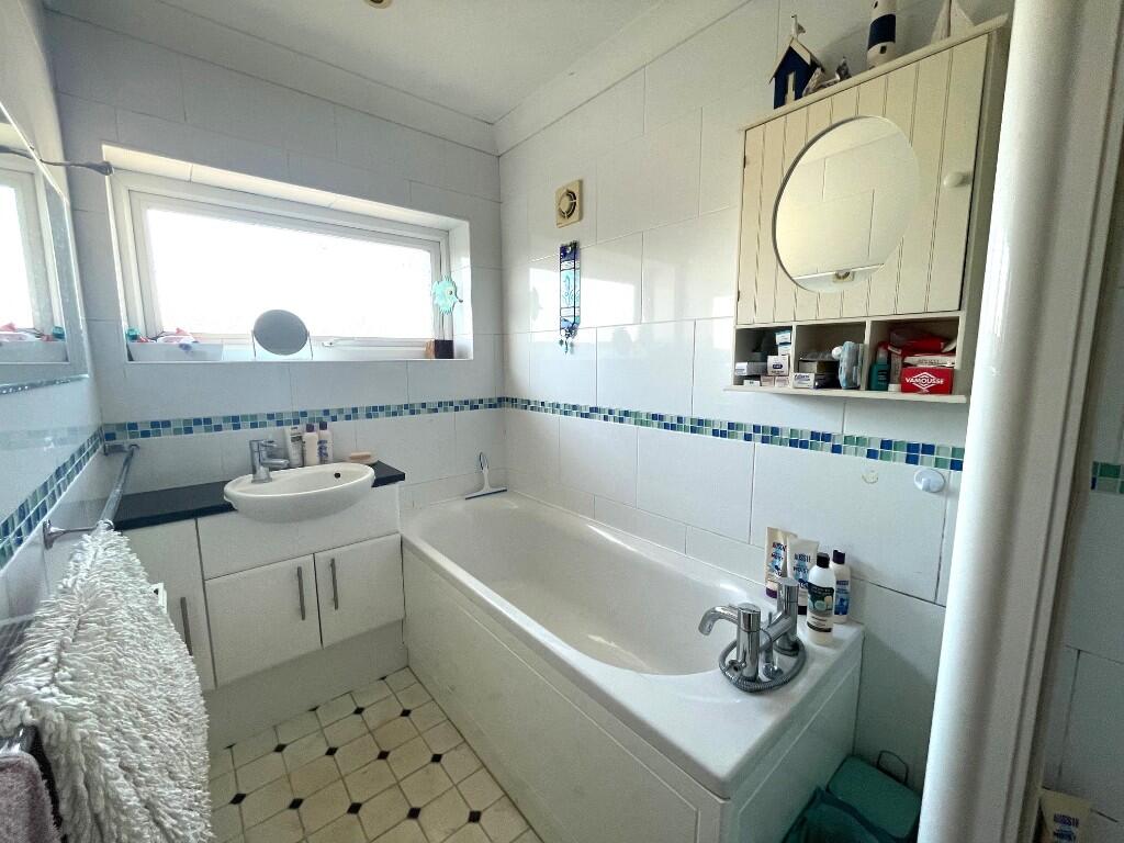 Bath/shower room