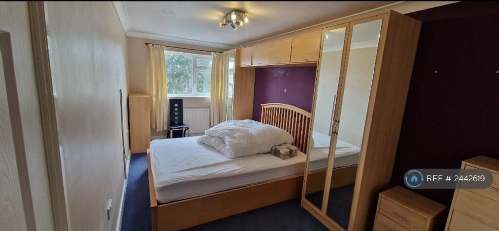 Ensuite Bedroom 