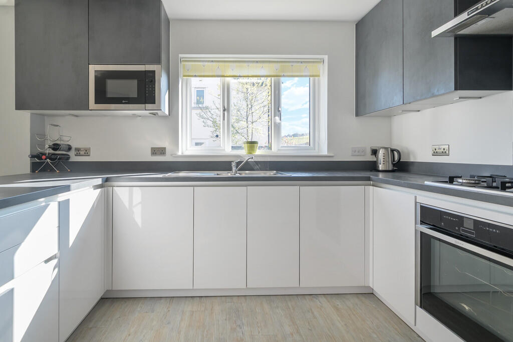 Fitted Kitchen 	
