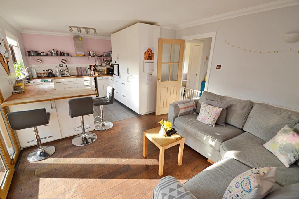 Lounge &amp; Kitchen