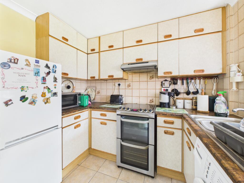 CAM04825G0-PR0100-STILL003