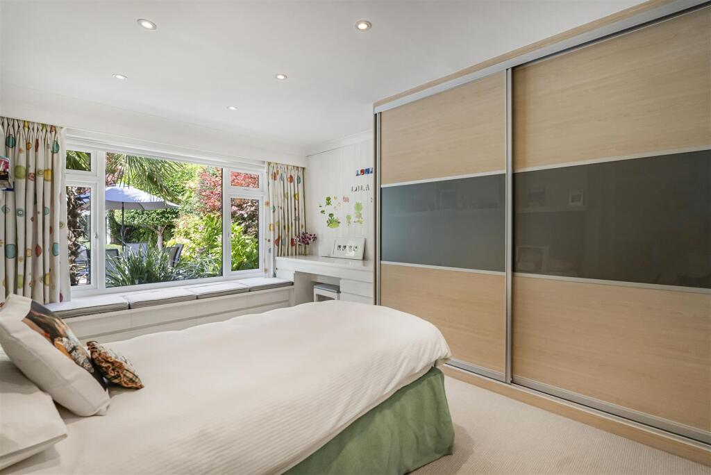 BEDROOM 2