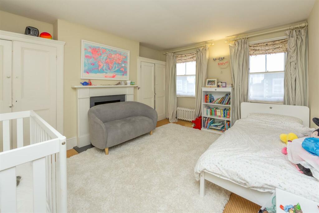 bedroom 3rd.jpg