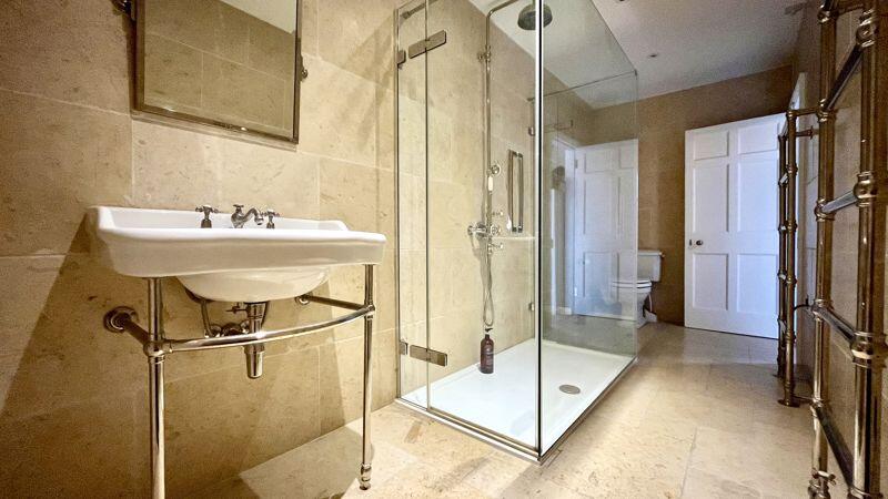 'Jack &amp; Jill' Shower Room...