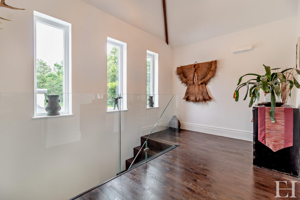 8605532-interiorW...