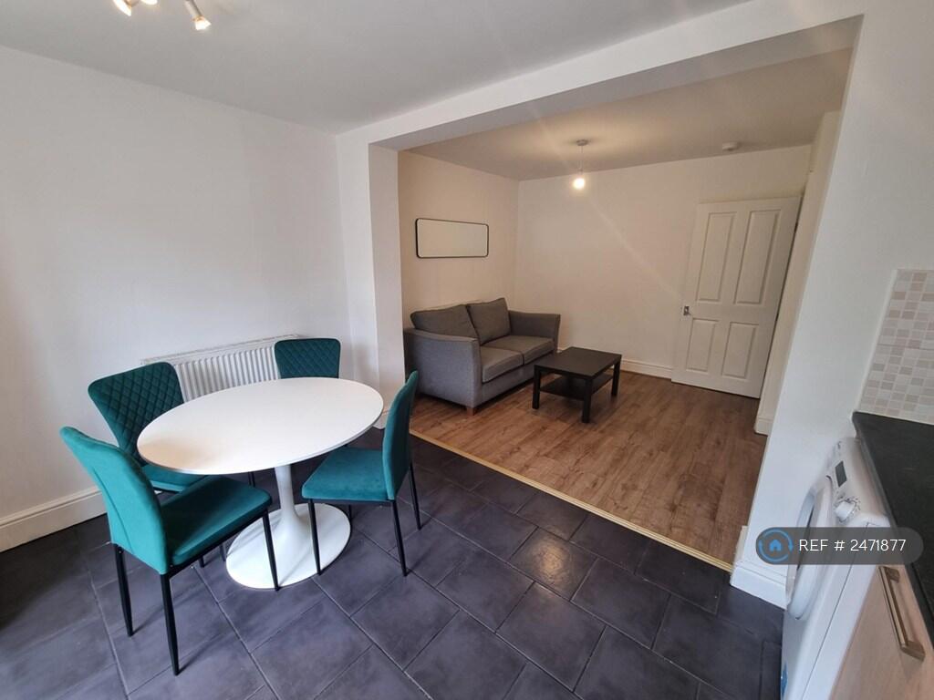Living Room And Kitchen 