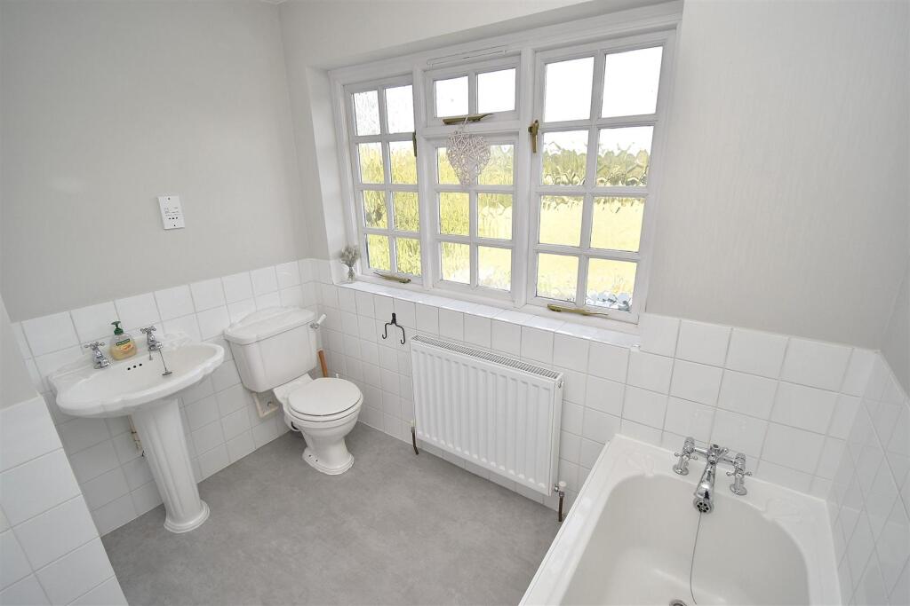 Bathroom.JPG