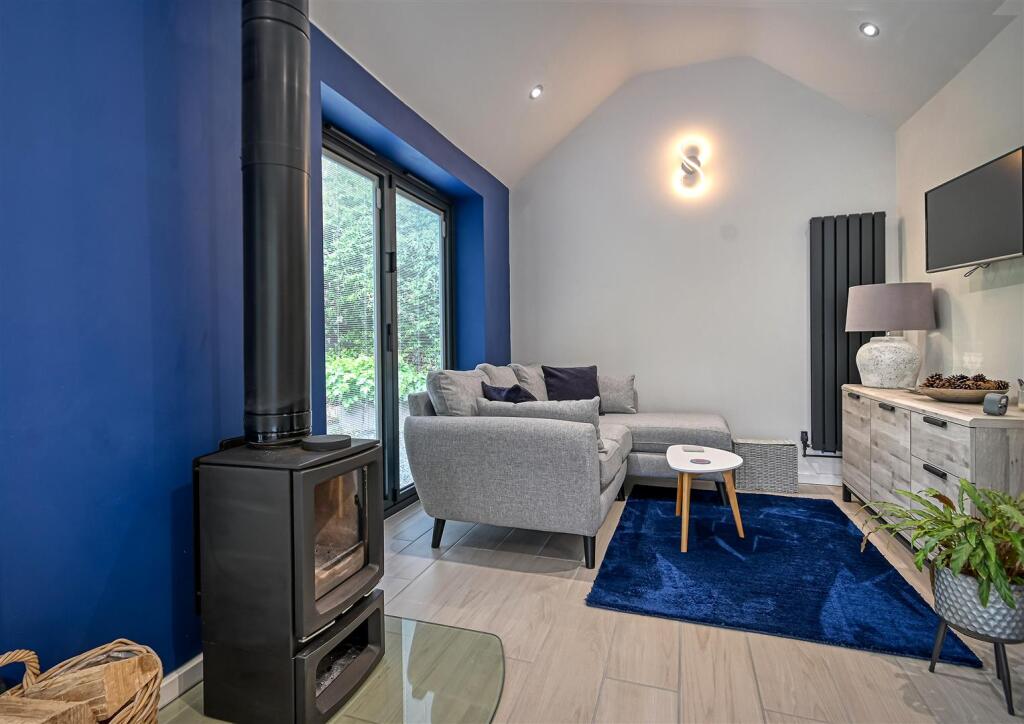 1 Manor House Close-01.jpg