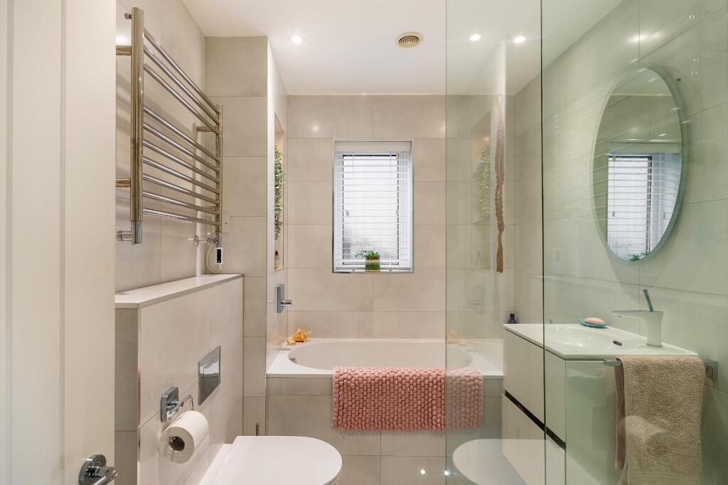 1S0RDD - Bathroom C.jpg