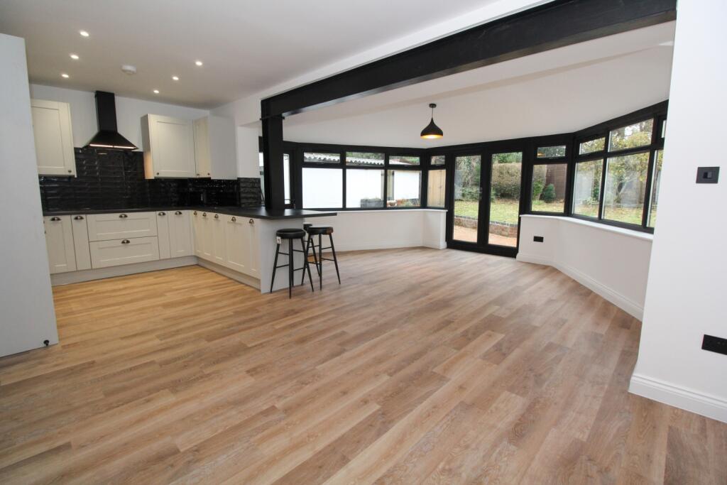 Kitchen Lounge