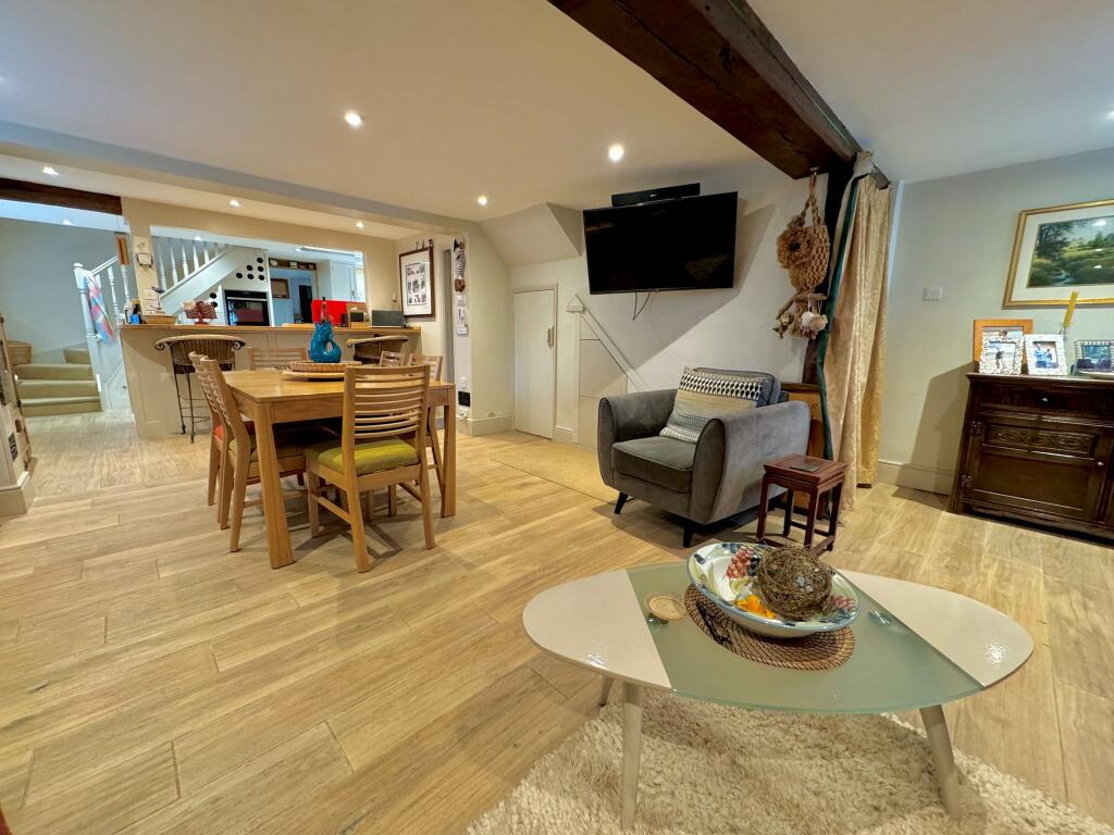 Lounge/ Diner - House