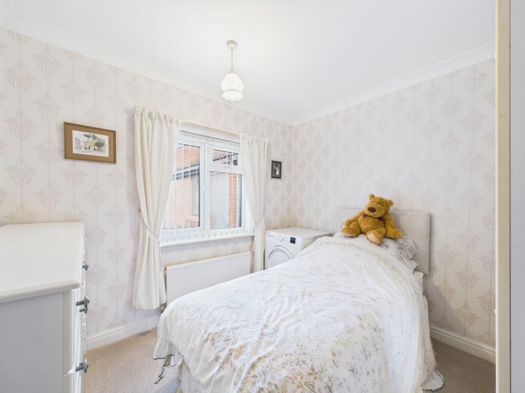 BEDROOM 2