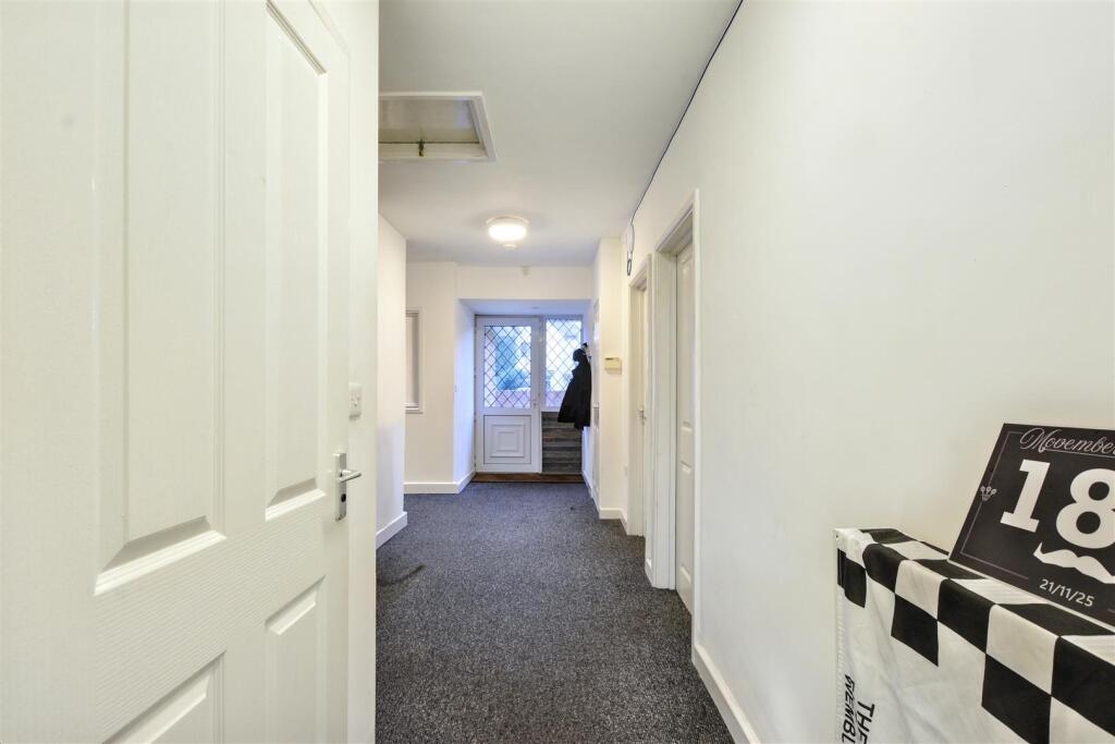 Hallway_1.jpeg