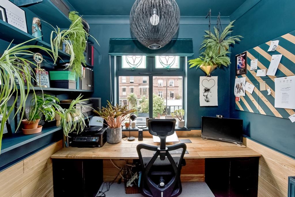 Bedroom/study