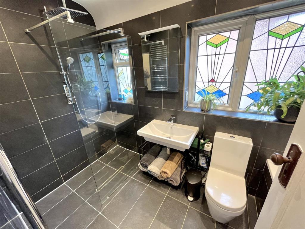 Shower Room.jpg
