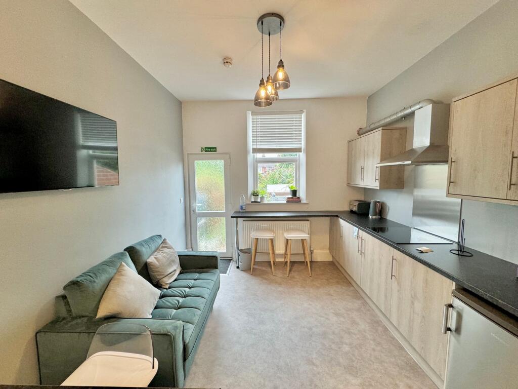 Kitchen &amp; Living Area