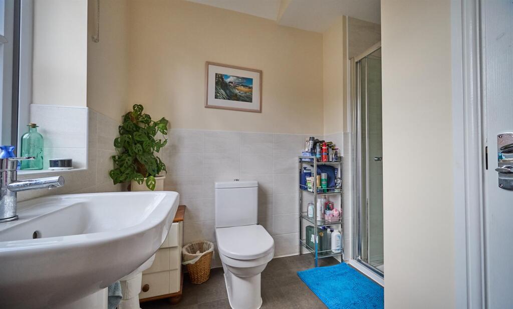 en-suite shower room