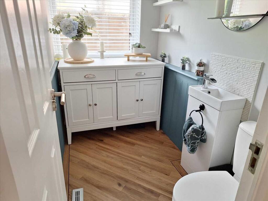 Cloakroom/Wc